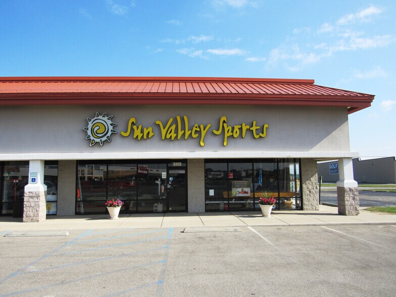 More Photos Of 8310-8410 Castleton Corner Dr, Indianapolis Storefront For Lease