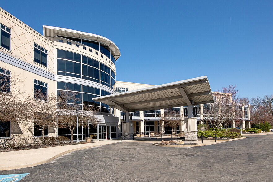 More Photos Of 1 Park West Blvd, Akron Medical For Lease