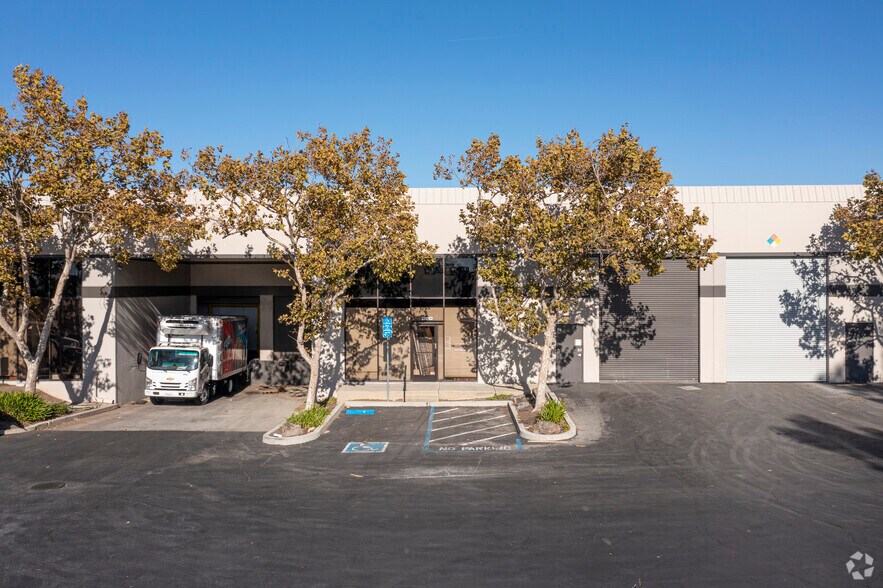 More Photos Of 386-404 Railroad Ct, Milpitas Warehouse For Lease