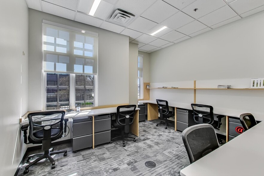 More Photos Of 324 W Touhy Ave, Park Ridge Office For Lease