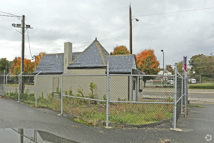 More Photos Of 3600 E Magnolia Ave, Knoxville Freestanding For Lease