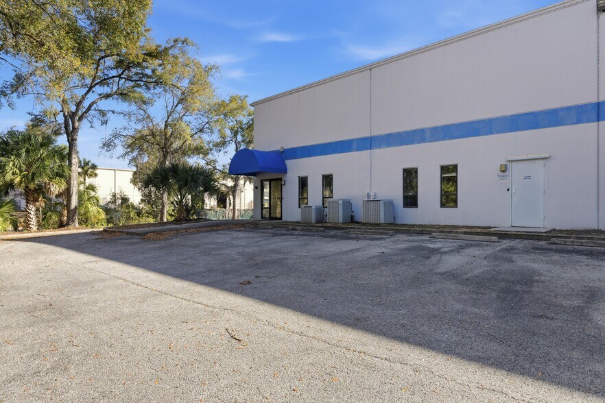 More Photos Of 451 SW 57th Ave, Ocala Distribution For Lease