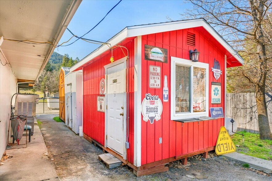 More Photos Of 404 CA-3 Hwy, Etna Restaurant For Sale