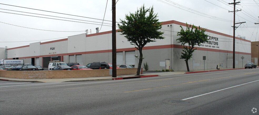 Primary Photo Of 2345-2381 E 52nd St, Vernon Distribution For Lease
