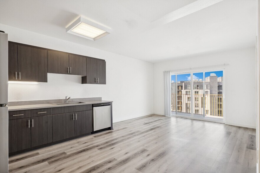 More Photos Of 300 S Santa Fe Ave, Los Angeles Apartments For Lease