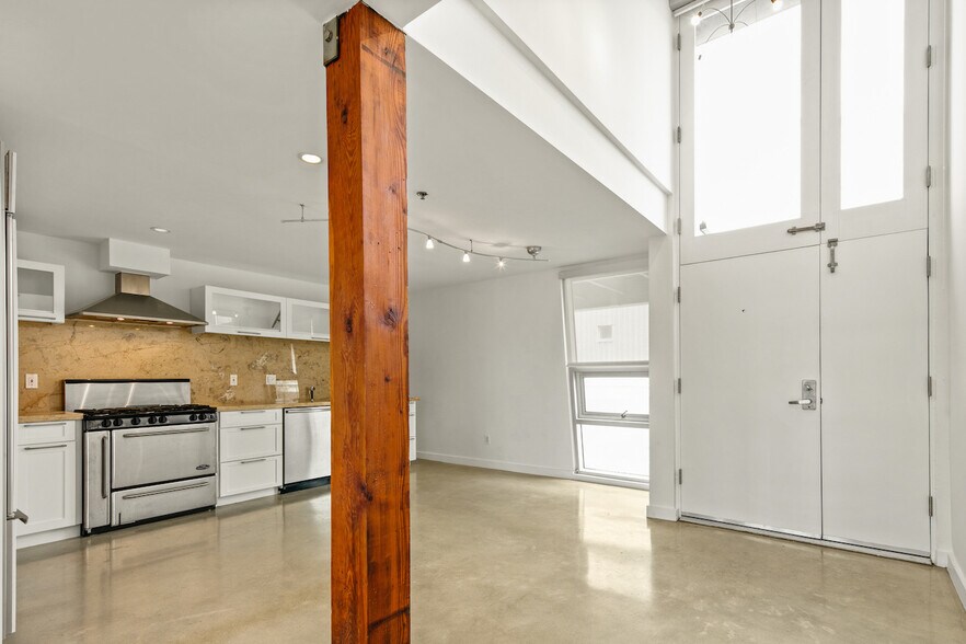 More Photos Of 615 Hampton Dr, Venice Apartments For Sale