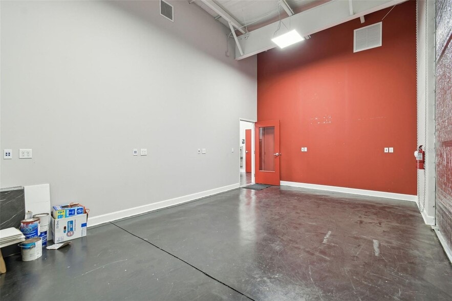 More Photos Of 13908 Monroes Business Park, Tampa Office Residential For Sale