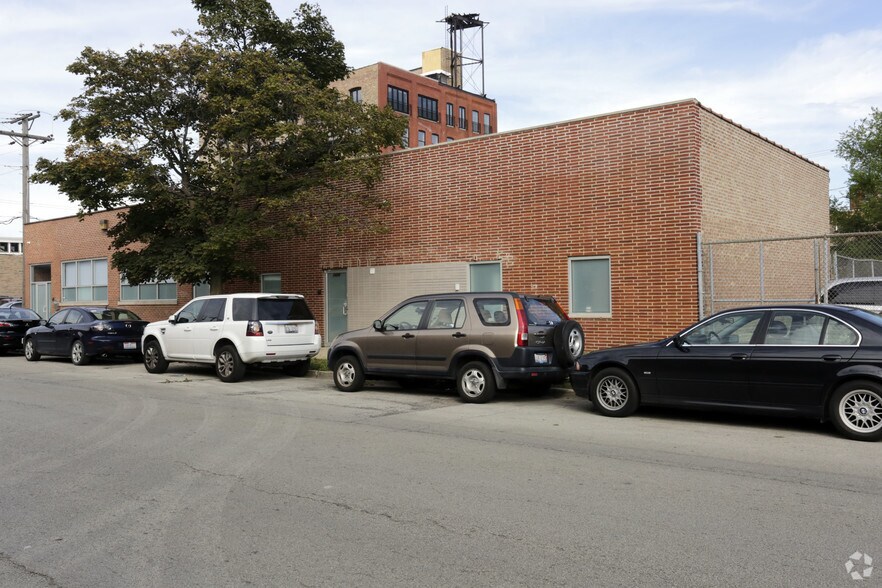 More Photos Of 1438-1442 W Fulton St, Chicago Warehouse For Lease