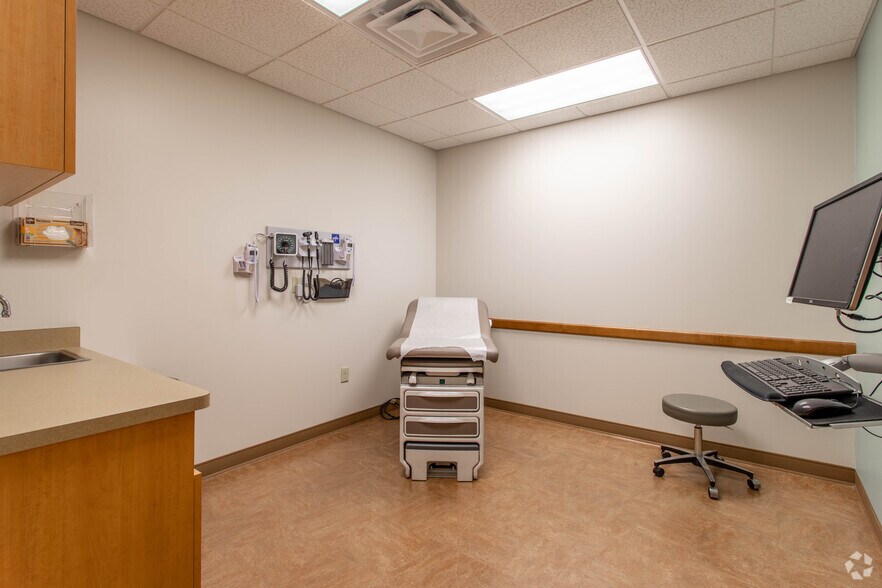 More Photos Of 5232-5260 Socialville Foster Rd, Mason Medical For Lease