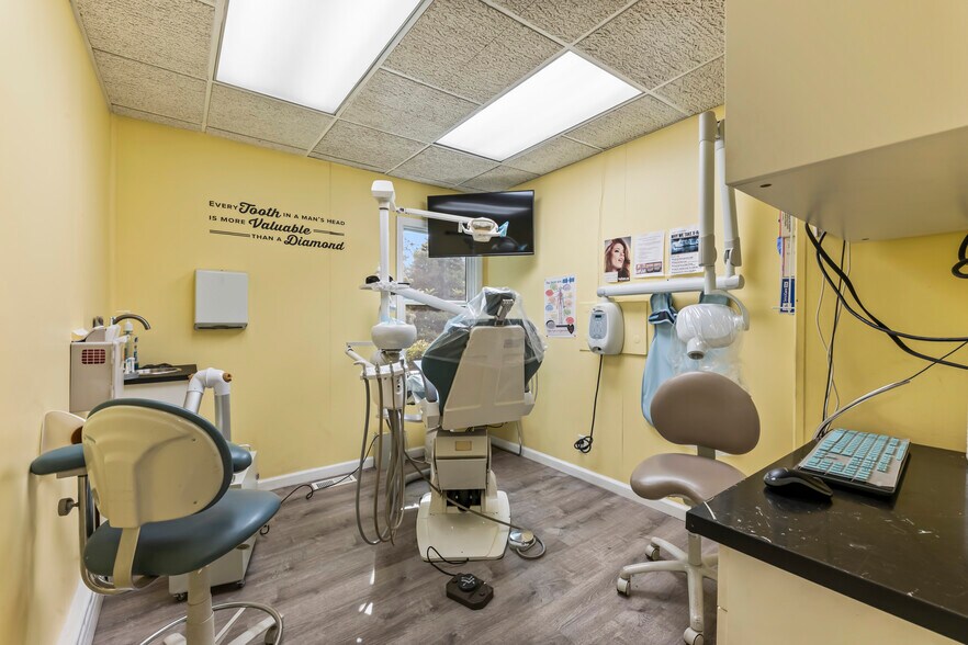 More Photos Of 1648 US Highway 130, North Brunswick Medical For Sale