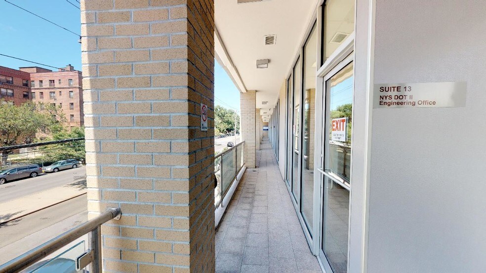 More Photos Of 6921 164th St, Fresh Meadows Medical For Lease