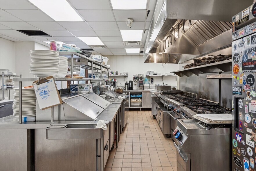 More Photos Of 981 Sibley Memorial Hwy, Lilydale Restaurant For Sale