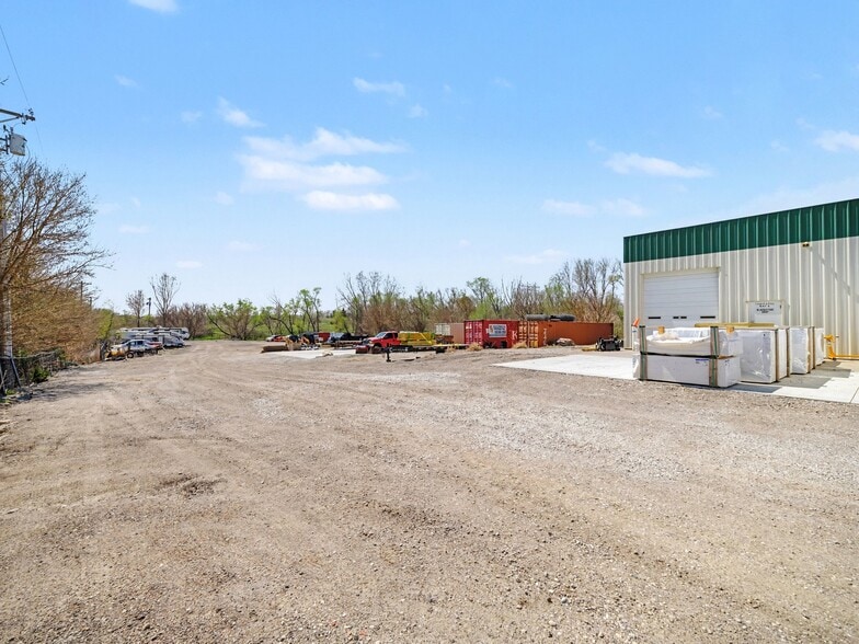 More Photos Of 21909 R & R Rd, Gretna Warehouse For Sale