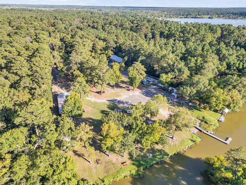 More Photos Of 280 Broken Arrow Marina, Livingston Hotel For Sale