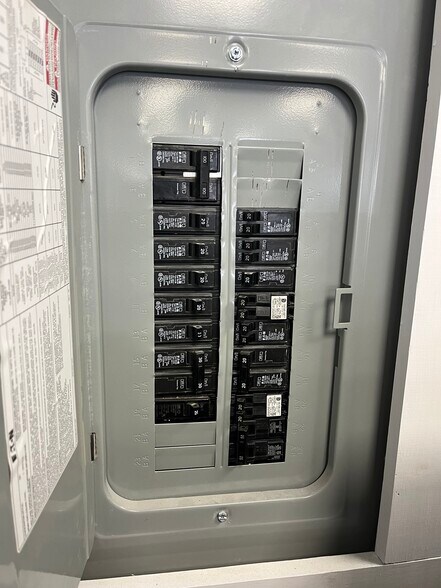 More Photos Of 4963 NW Radial Hwy, Omaha Storefront For Lease