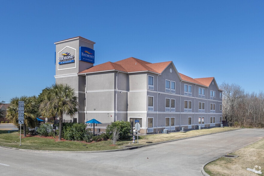 More Photos Of 900 Hwy 332, Clute Hotel For Sale