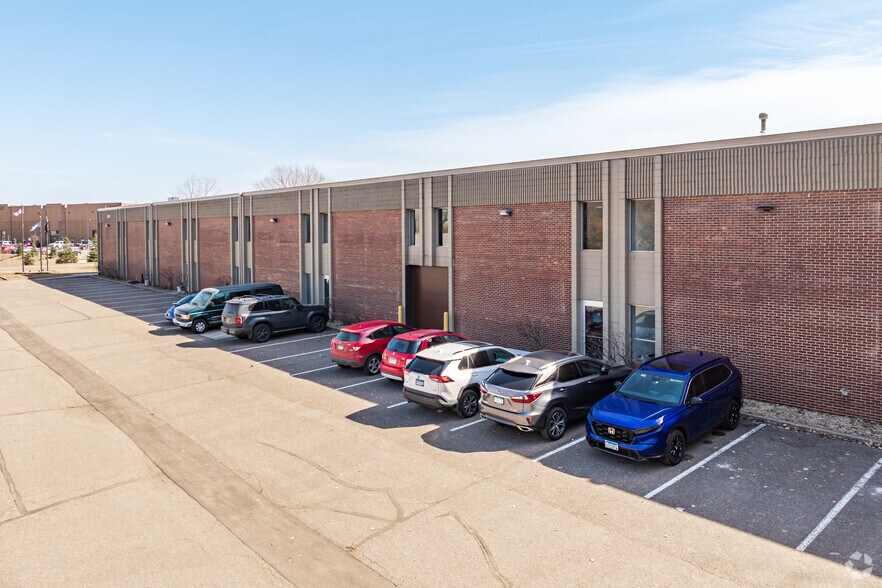More Photos Of 8301 Brooklyn Blvd, Brooklyn Park Warehouse For Lease