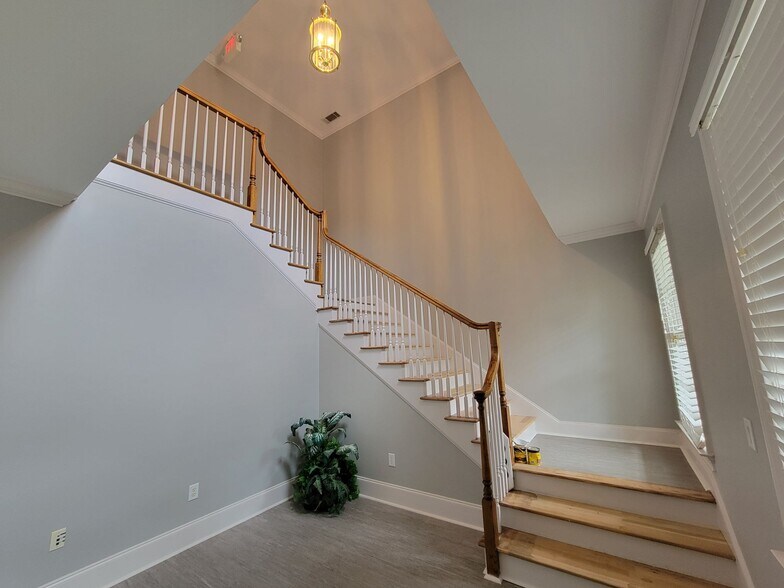 More Photos Of 182 Ben Burton Cir, Bogart Office For Sale