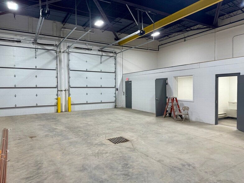 More Photos Of 20801 Salisbury Rd, Cleveland Warehouse For Lease