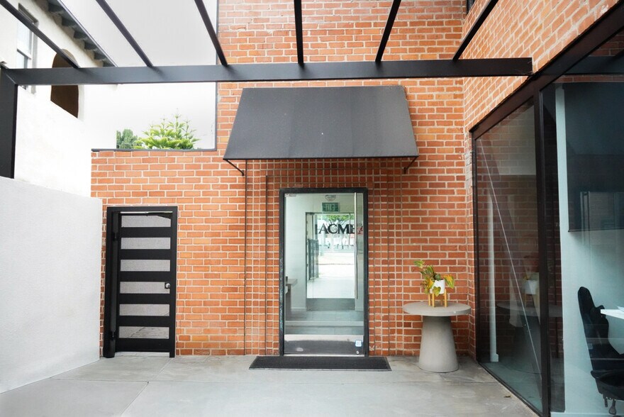 More Photos Of 446-448 S Canon Dr, Beverly Hills Office For Sale