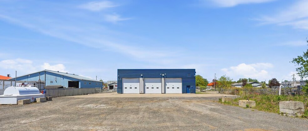More Photos Of 145 Rue De L'industrie, L'assomption Industrial For Lease