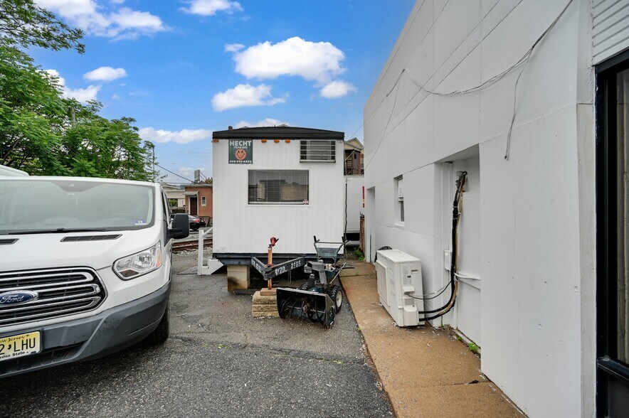 More Photos Of 33 N Morris St, Dover Auto Repair For Sale