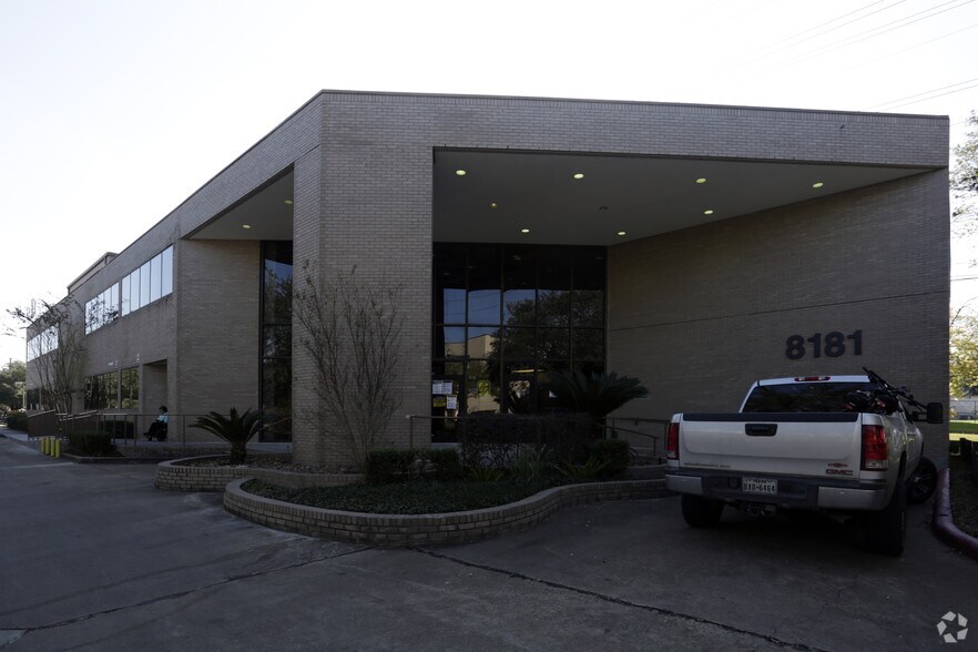 More Photos Of 8181 N Stadium Dr, Houston Medical For Lease