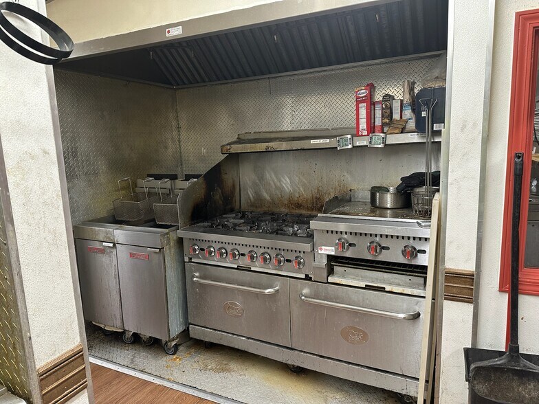 More Photos Of 108 N Phelps St, Decatur General Retail For Sale