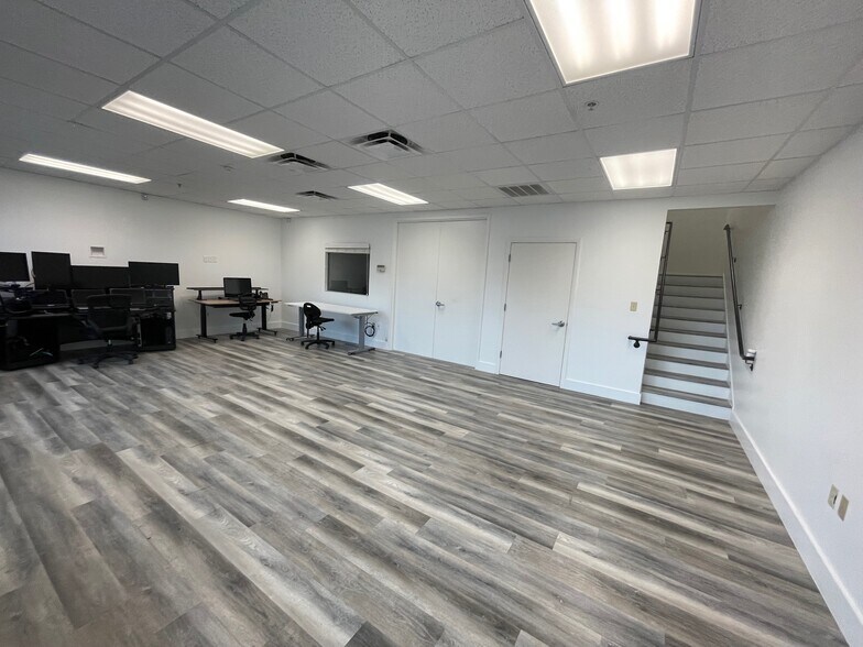 More Photos Of 6457 Hazeltine National Dr, Orlando Warehouse For Sale