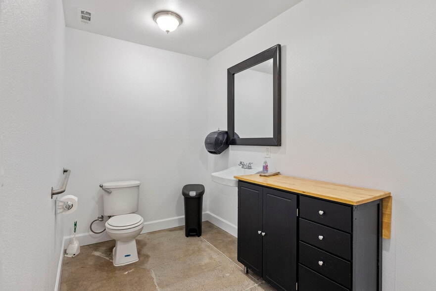 More Photos Of 600 N El Dorado St, Stockton Service For Sale