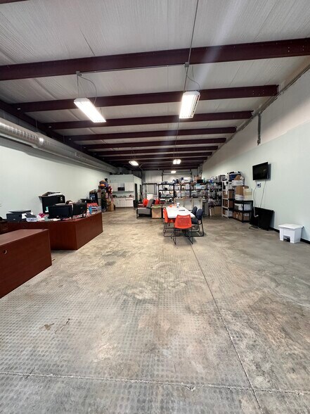 More Photos Of 50 Cropwell Dr, Pell City Freestanding For Sale
