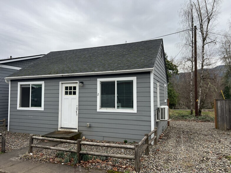 More Photos Of 612 NE Santiam Blvd, Mill City Multifamily For Sale