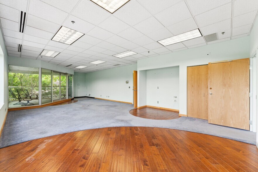 More Photos Of 4388 Shoreline Dr, Spring Park Storefront Retail Office For Sale