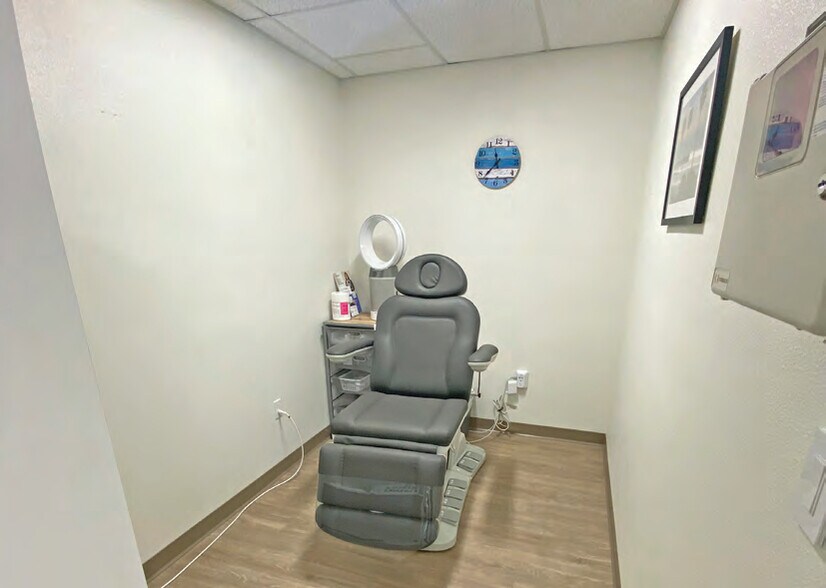 More Photos Of 345 Saxony Rd, Encinitas Medical For Lease