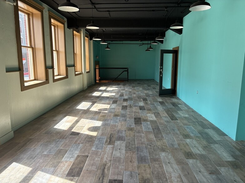 More Photos Of 111 23rd St, Galveston Bar For Lease