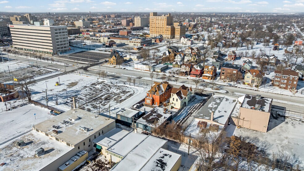 More Photos Of 3003 E Grand Blvd, Detroit Showroom For Lease