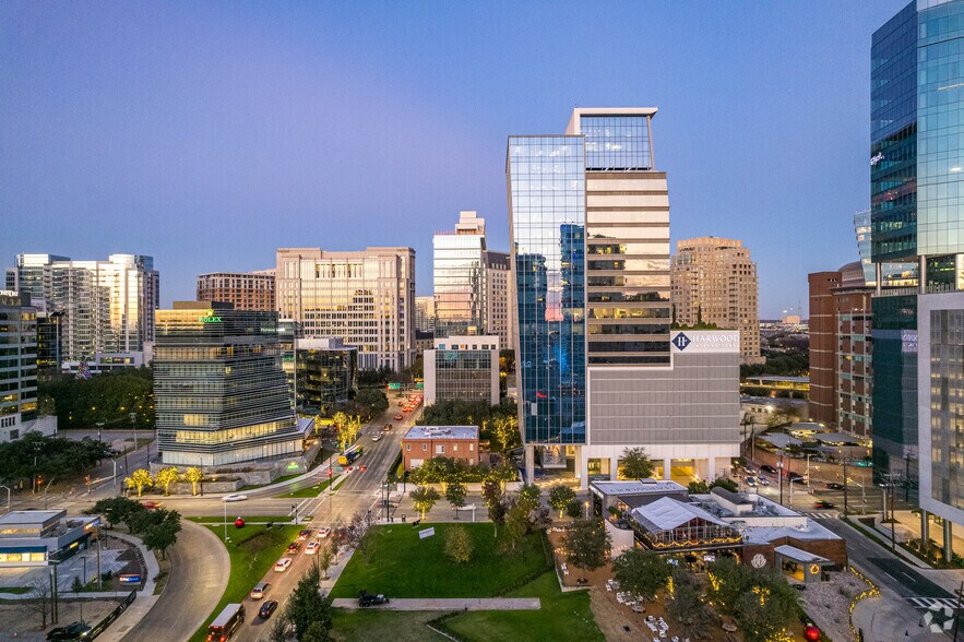 More Photos Of 2501 N Harwood St, Dallas Office For Sale