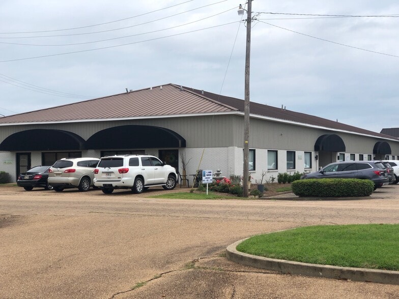 More Photos Of 1050 N Flowood Dr, Flowood Medical For Lease