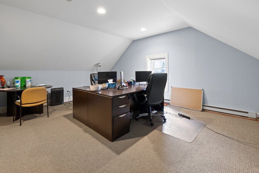 More Photos Of 184 W Main St, Trappe Office For Sale