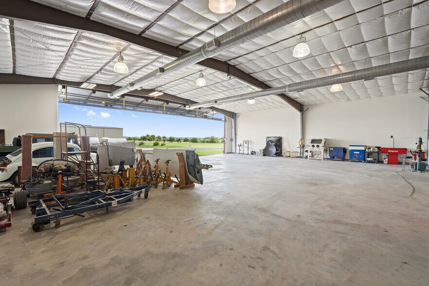 More Photos Of 101 Piper Ln, Spicewood Flex For Lease