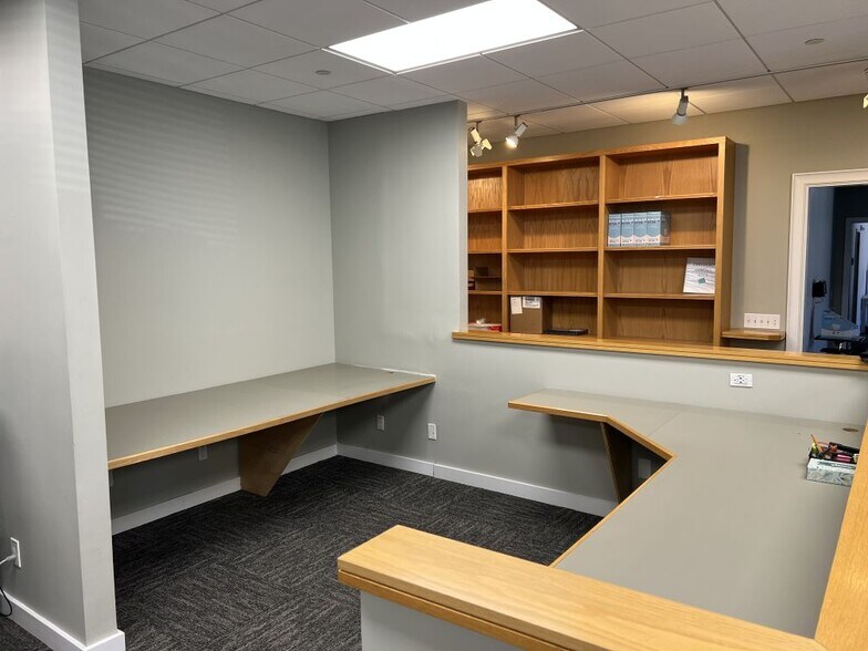 More Photos Of 34 E Industrial Rd, Branford Light Manufacturing For Lease