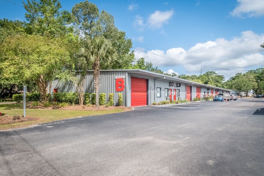 More Photos Of 1856 Belgrade Ave, Charleston Flex For Lease