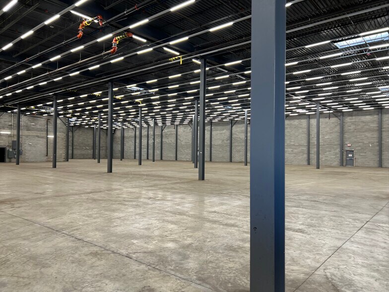 More Photos Of 120 Clyde Rd, Somerset Warehouse For Lease