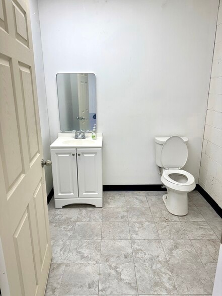 More Photos Of 713 W Southwest Loop 323, Tyler Unknown For Lease
