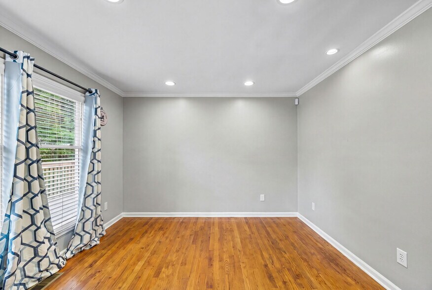 More Photos Of 275 E Henry St, Spartanburg Office Residential For Sale