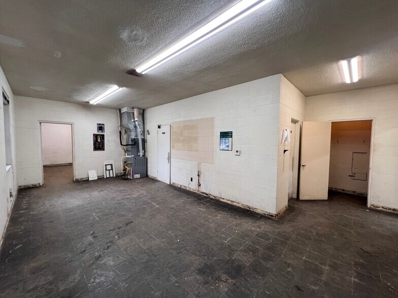 More Photos Of 211 W Walnut Ave, McKenzie General Retail For Lease