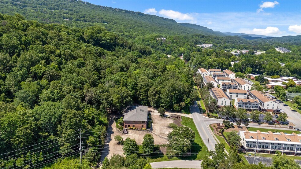 More Photos Of 901 Mountain Creek Rd, Chattanooga Office For Lease