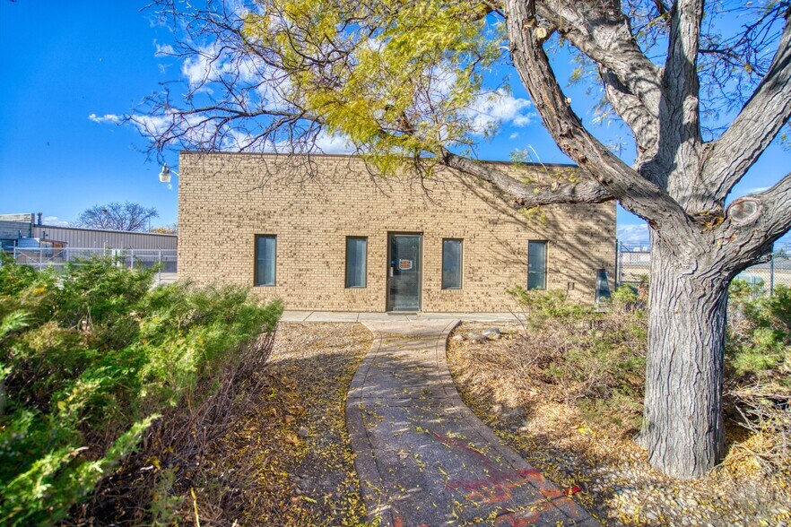 More Photos Of 23 Boston Ct, Longmont Manufacturing For Lease