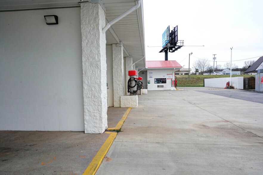 More Photos Of 3980 Teays Valley Rd, Hurricane General Retail For Sale
