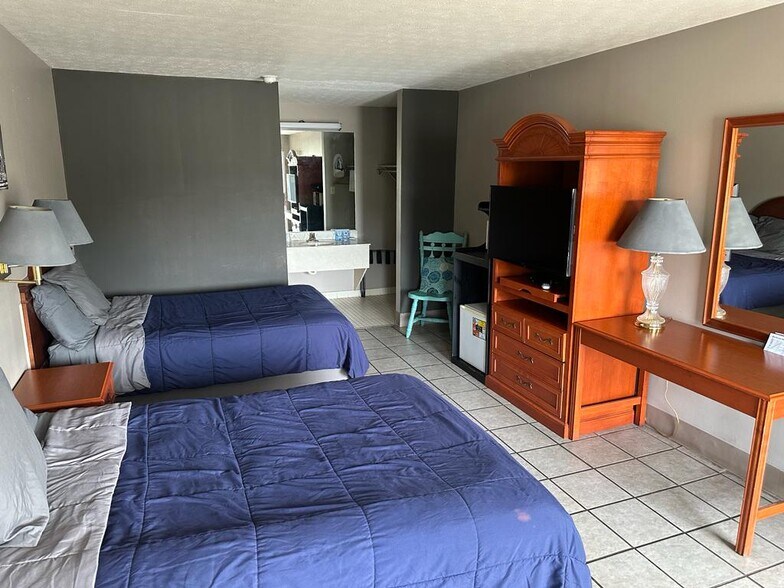 More Photos Of 1500 Edmonton Rd, Tompkinsville Hotel For Sale